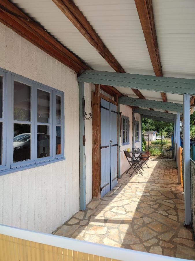 Chalet Dans La Foret....Adorable 1 Bedroom Chalet Surrounded By Woodland Pressignac Exterior foto